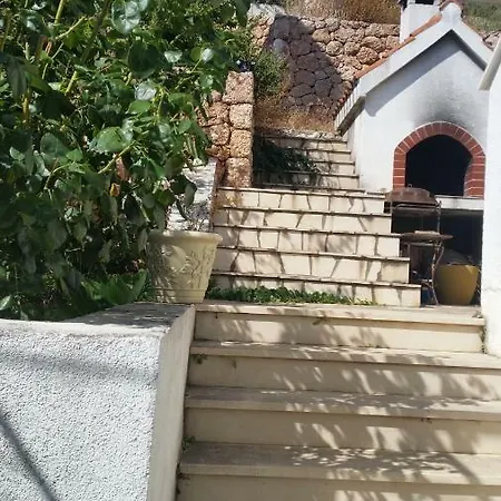 Vino * Sveta Nedelja (Hvar)
