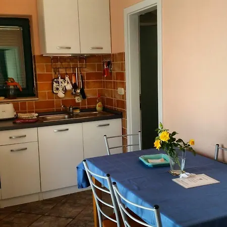 Appartement Vino Sveta Nedelja (Hvar)
